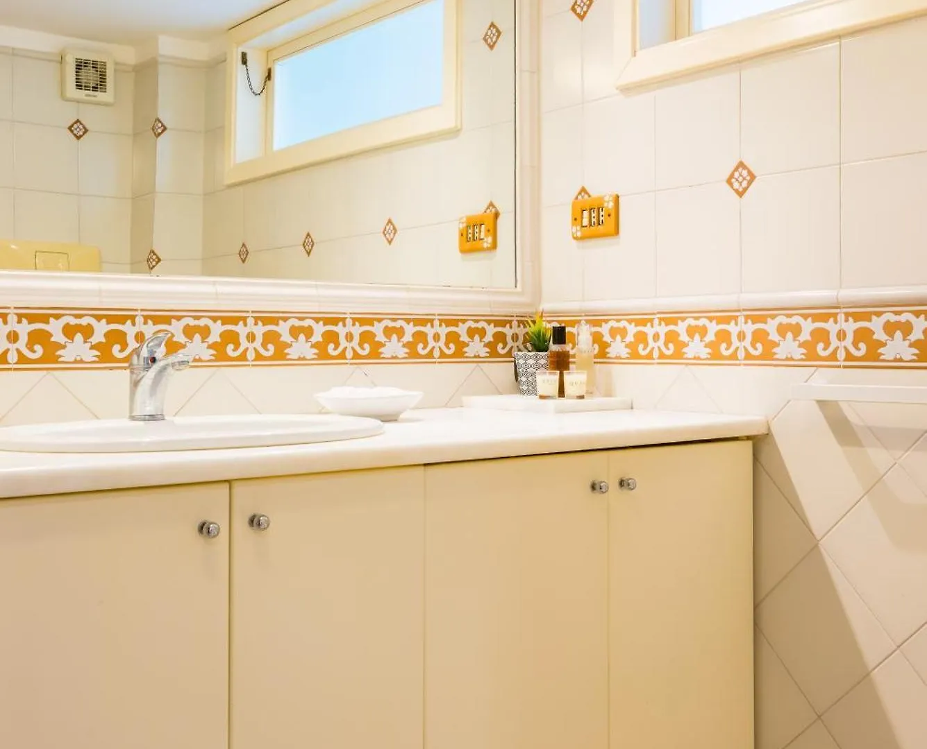 Centrally Located By The Sea Prestigious Nápoles Apartamento