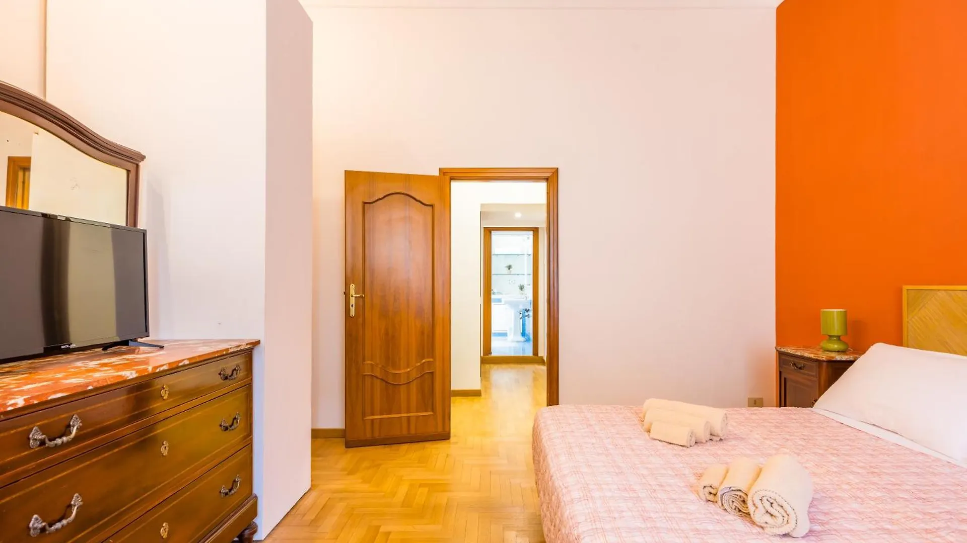 Centrally Located By The Sea Prestigious Nápoles Apartamento
