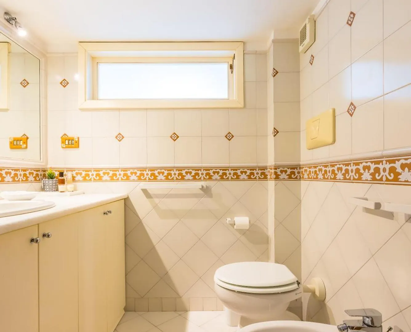 Centrally Located By The Sea Prestigious Nápoles Apartamento