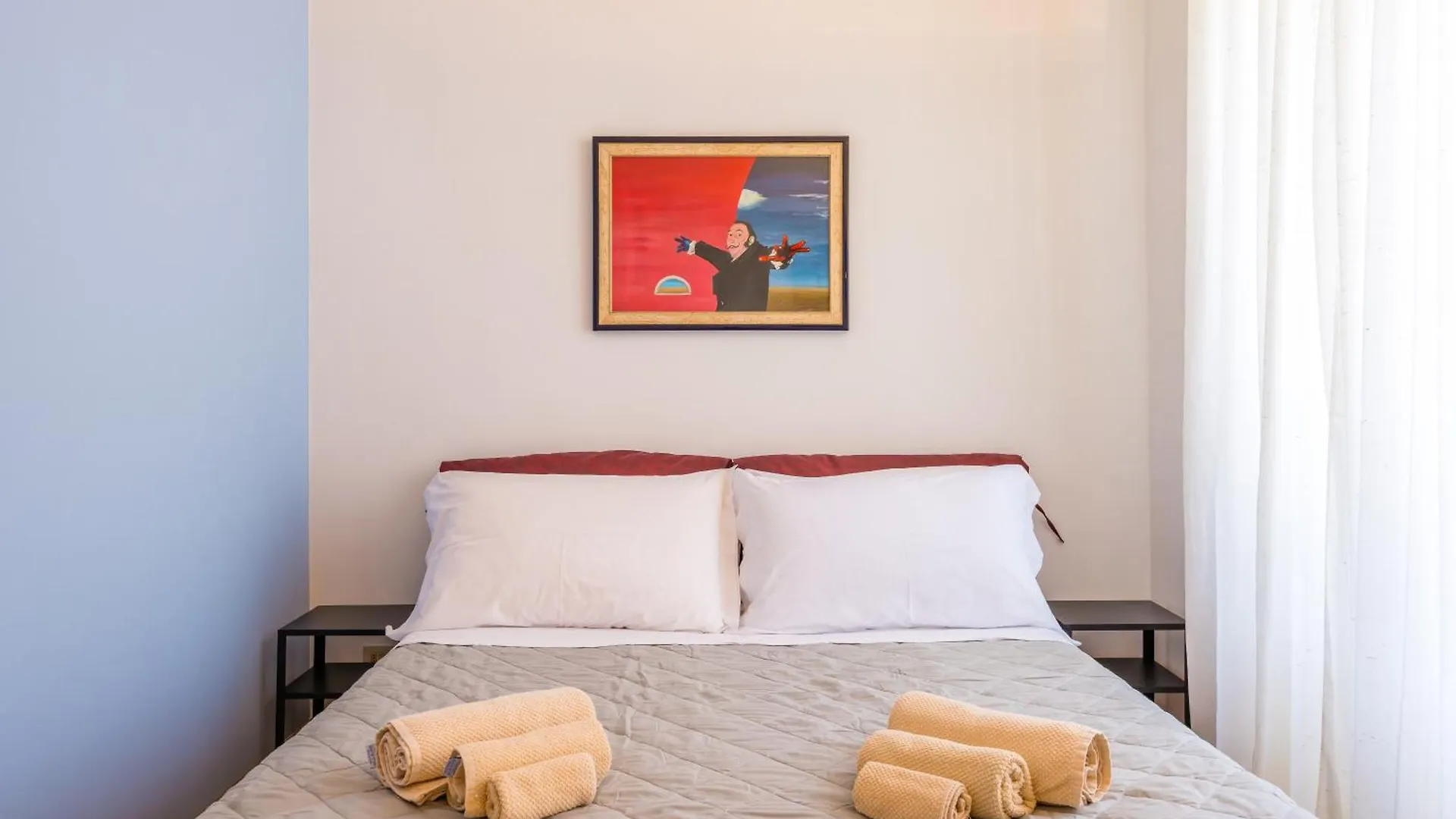 Centrally Located By The Sea Prestigious Naples