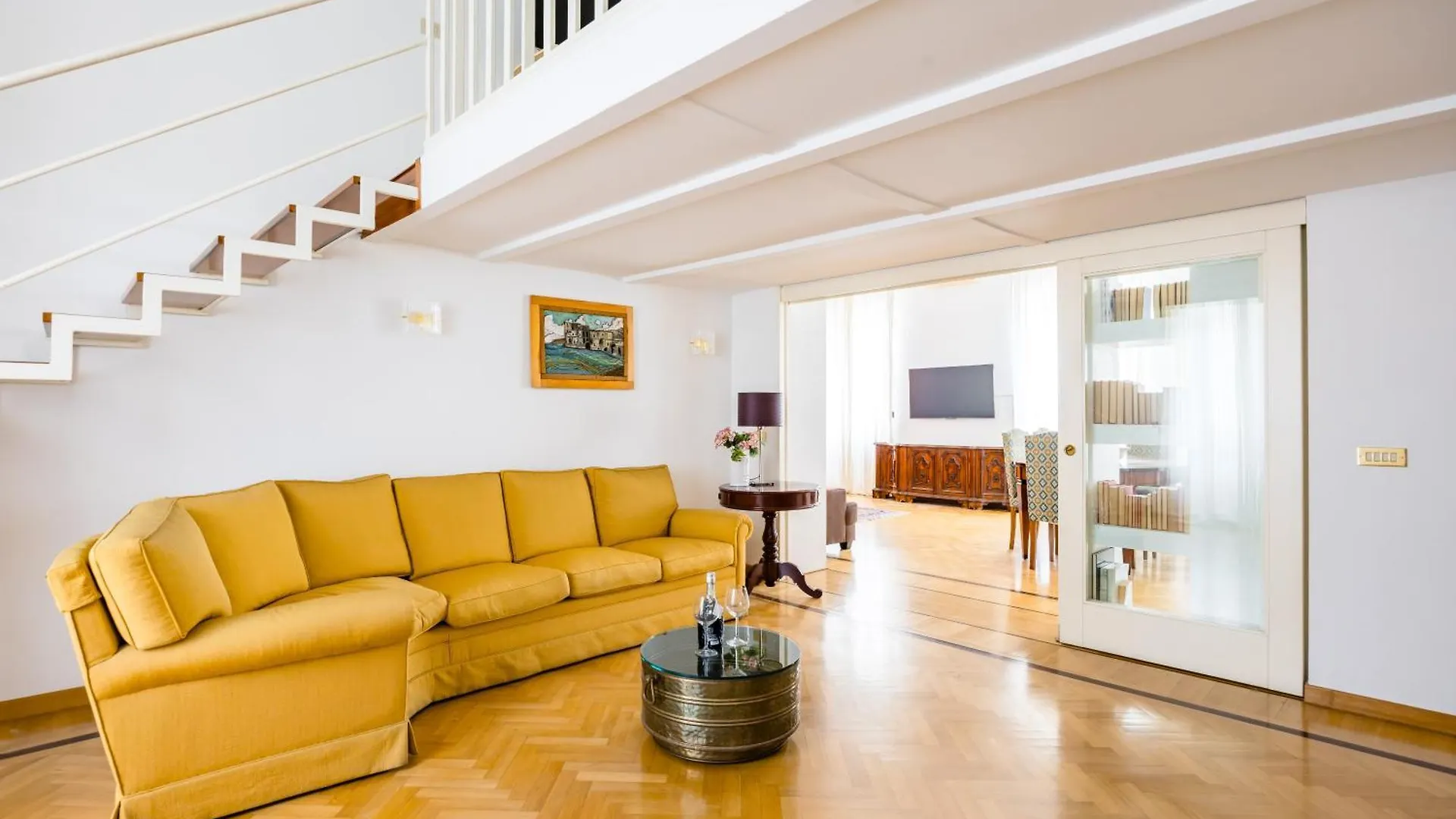 Centrally Located By The Sea Prestigious Naples