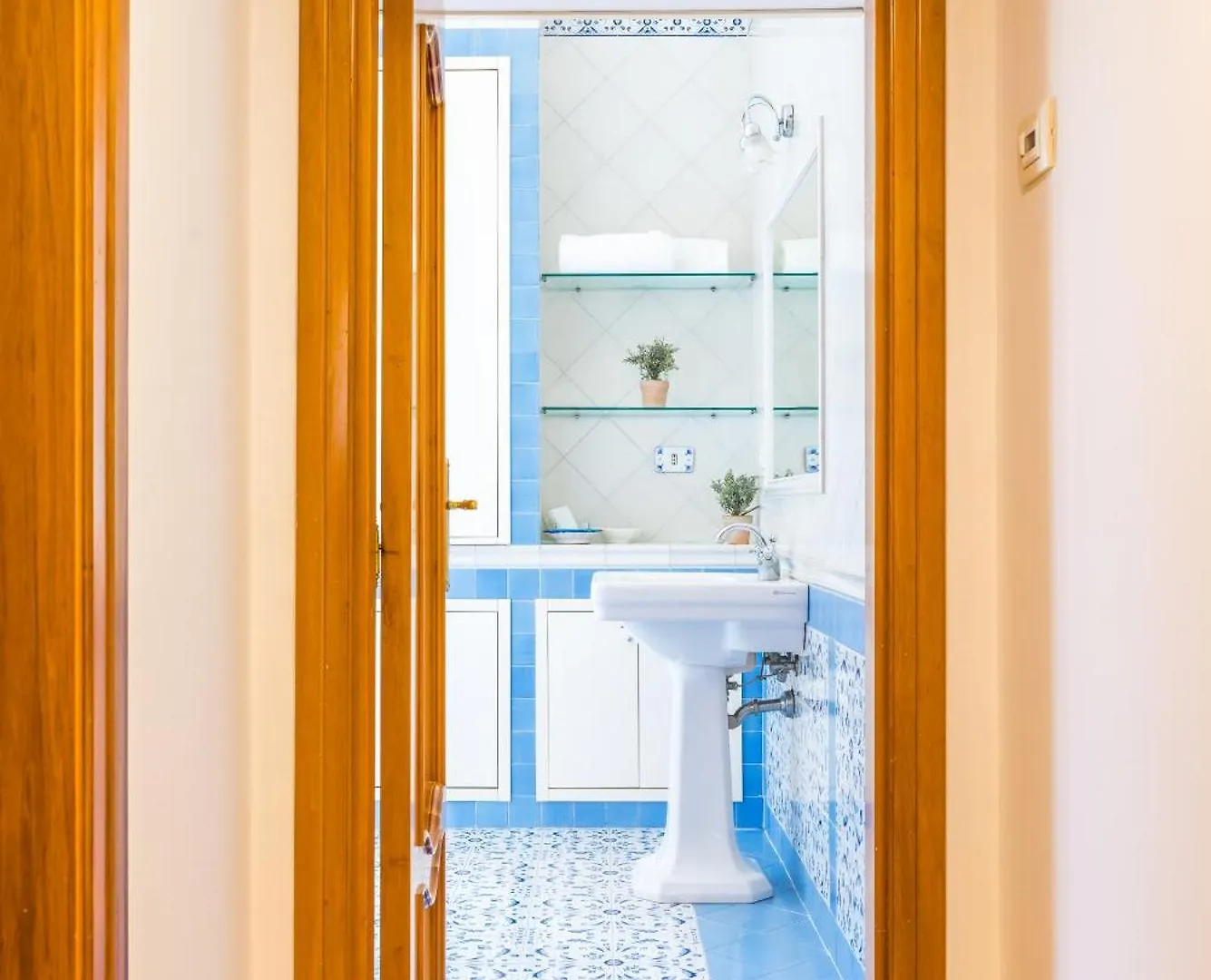 Centrally Located By The Sea Prestigious Naples 0*,