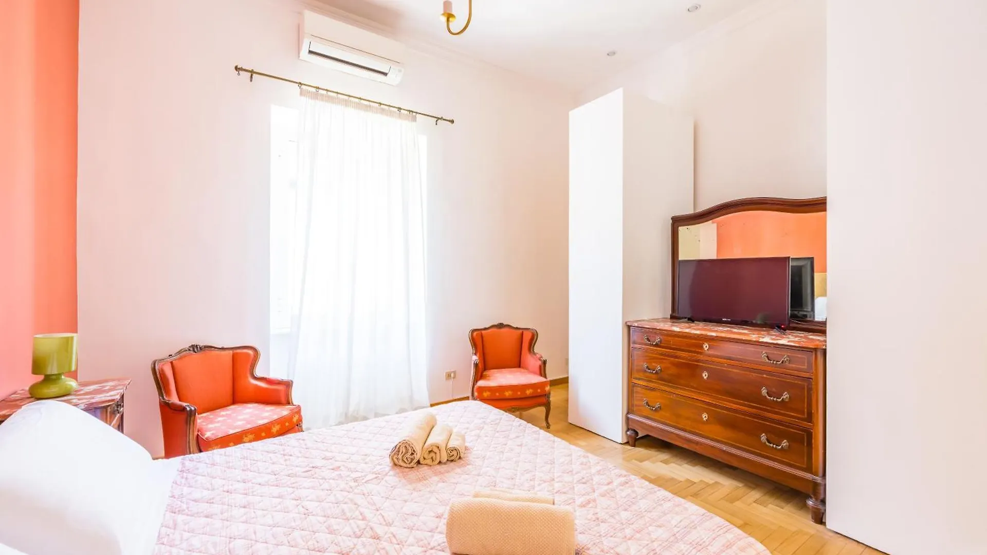 Centrally Located By The Sea Prestigious Naples
