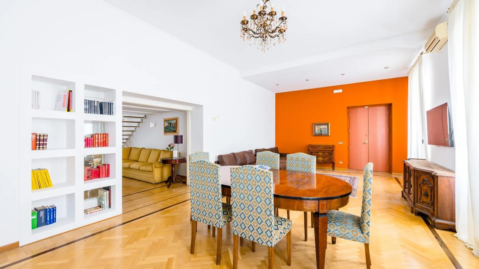 Centrally Located By The Sea Prestigious Naples