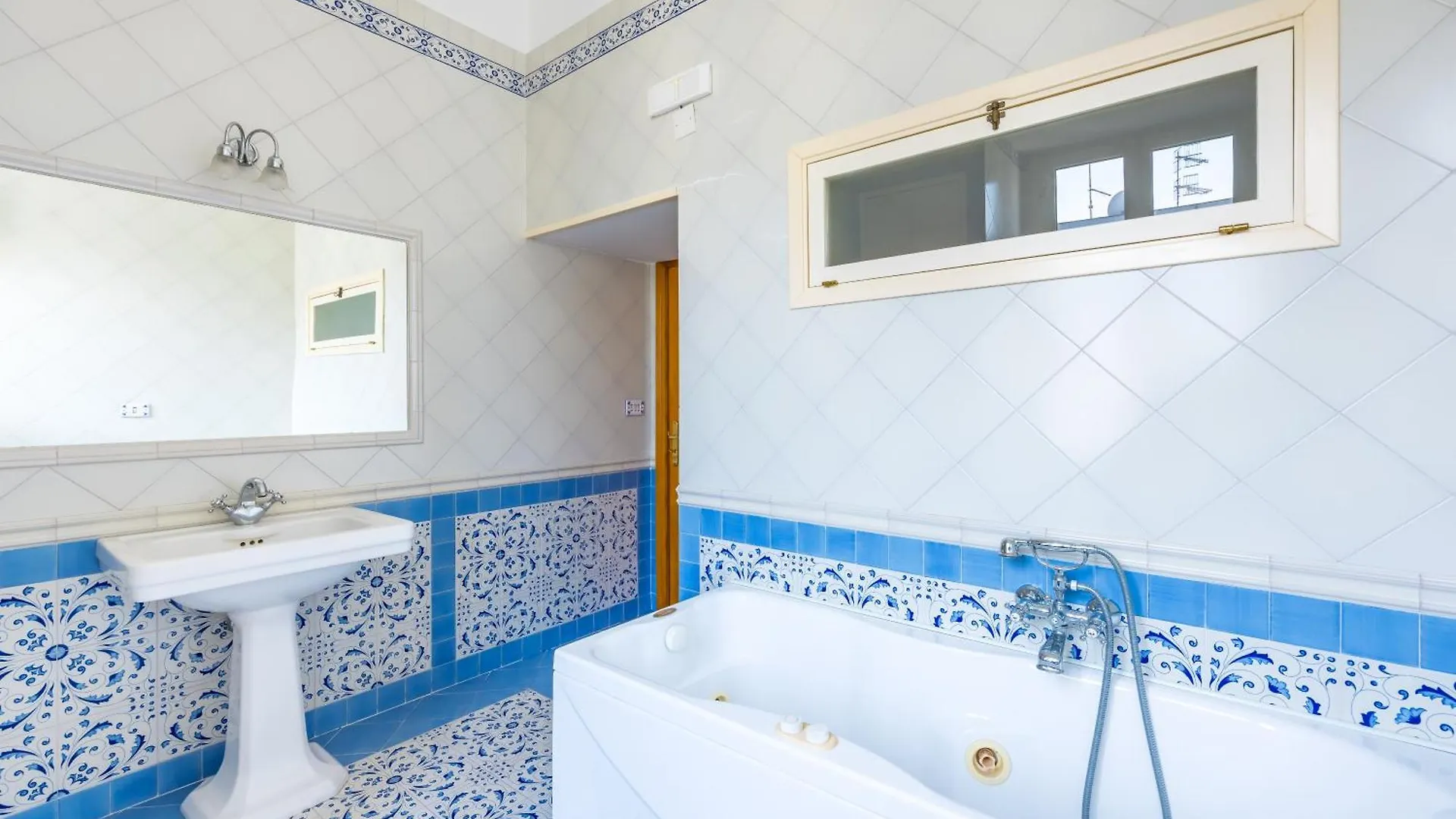 Apartment Centrally Located By The Sea Prestigious Naples