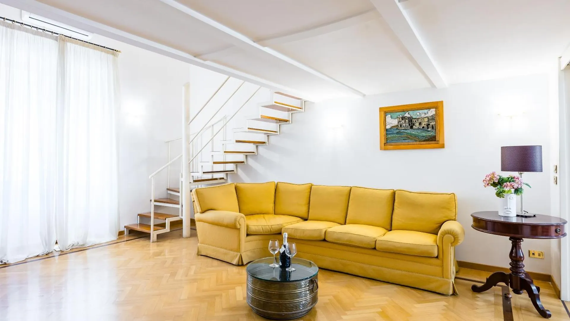 Centrally Located By The Sea Prestigious Naples