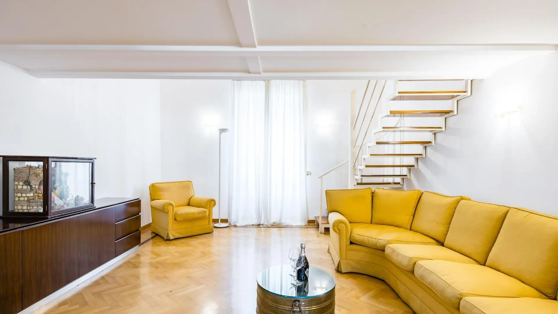 Centrally Located By The Sea Prestigious Naples Italy