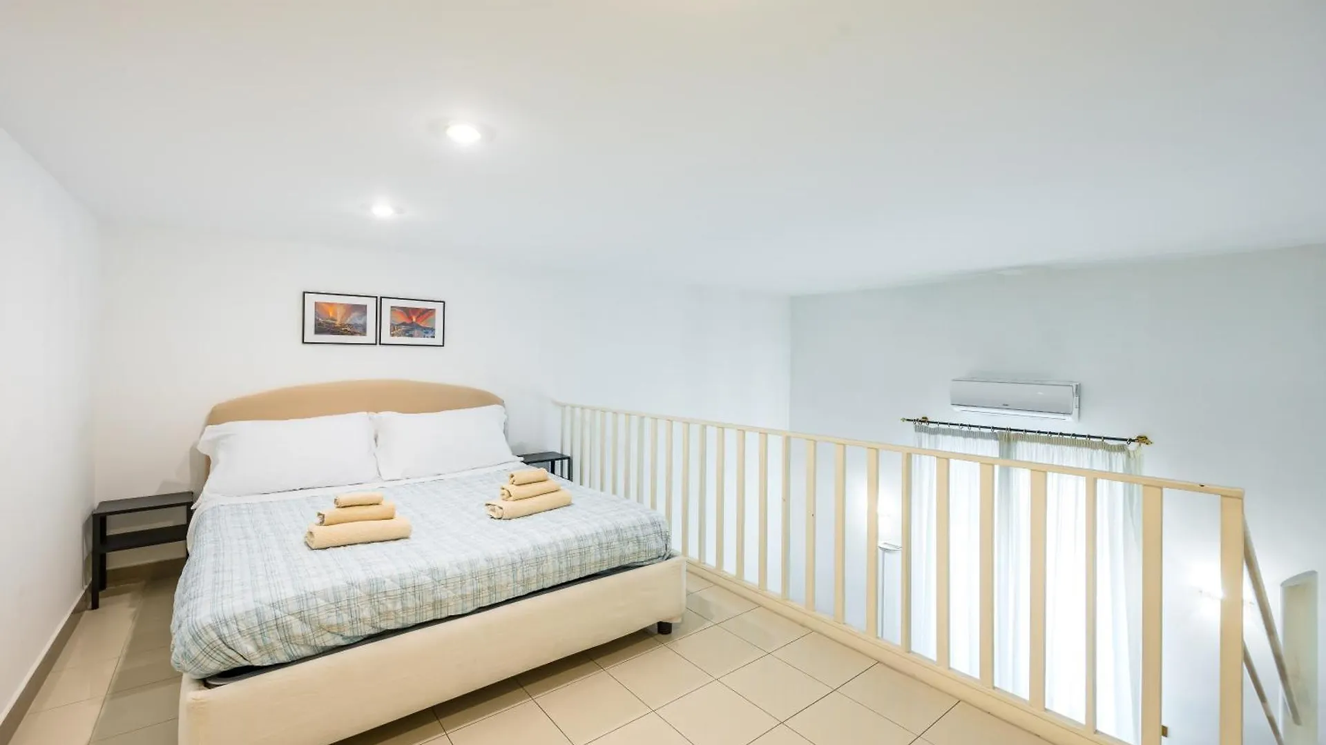 Centrally Located By The Sea Prestigious Naples