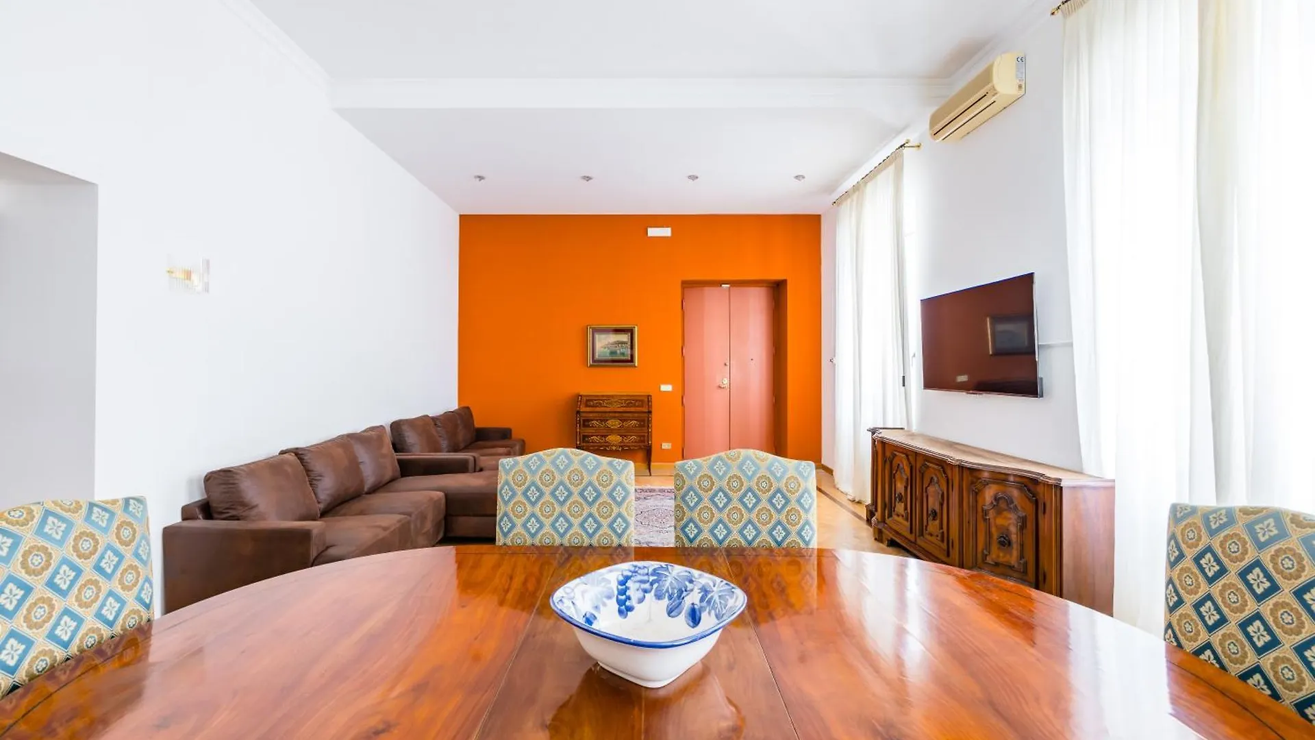 Апартаменты Centrally Located By The Sea Prestigious Неаполь Италия