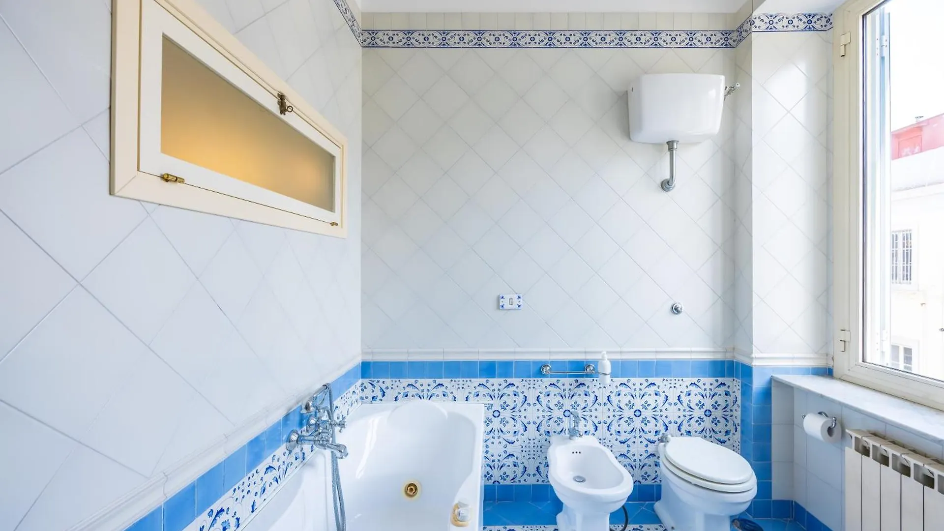 Centrally Located By The Sea Prestigious Неаполь Италия